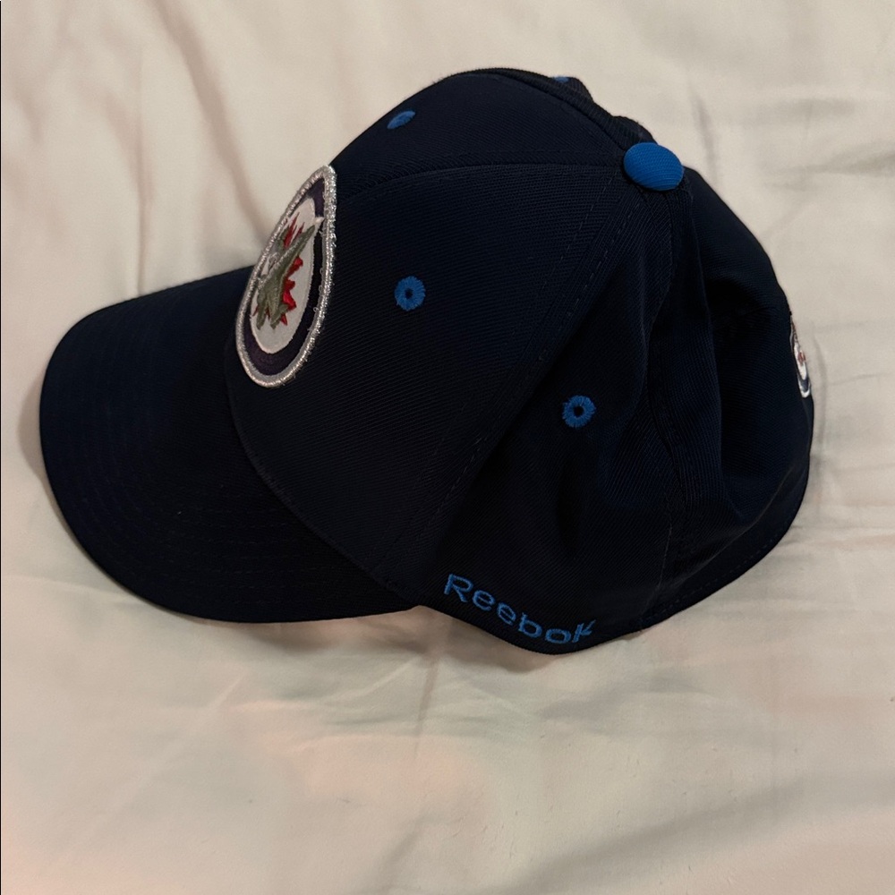 Reebok Dark Blue Winnipeg Jets Fitted Embroidered Emblem Hat - Picture 3 of 4